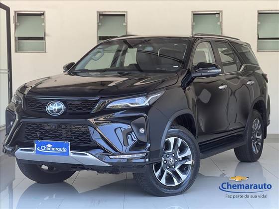 TOYOTA HILUX SW4 2.8 D-4D TURBO DIESEL SRX PLATINUM 7L 4X4 AUTOMÁTICO